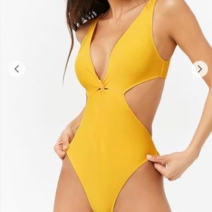 10$ Summer Clearout!NWOT one piece yellow swimsuit